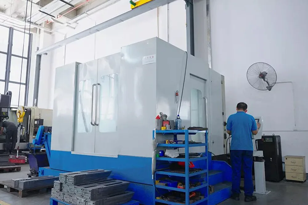 Diversi problemi comuni riscontrati durante la maschiatura di fori ciechi.